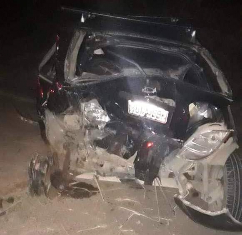 Três ficam feridos em acidente de carro em Lagoa da Prata