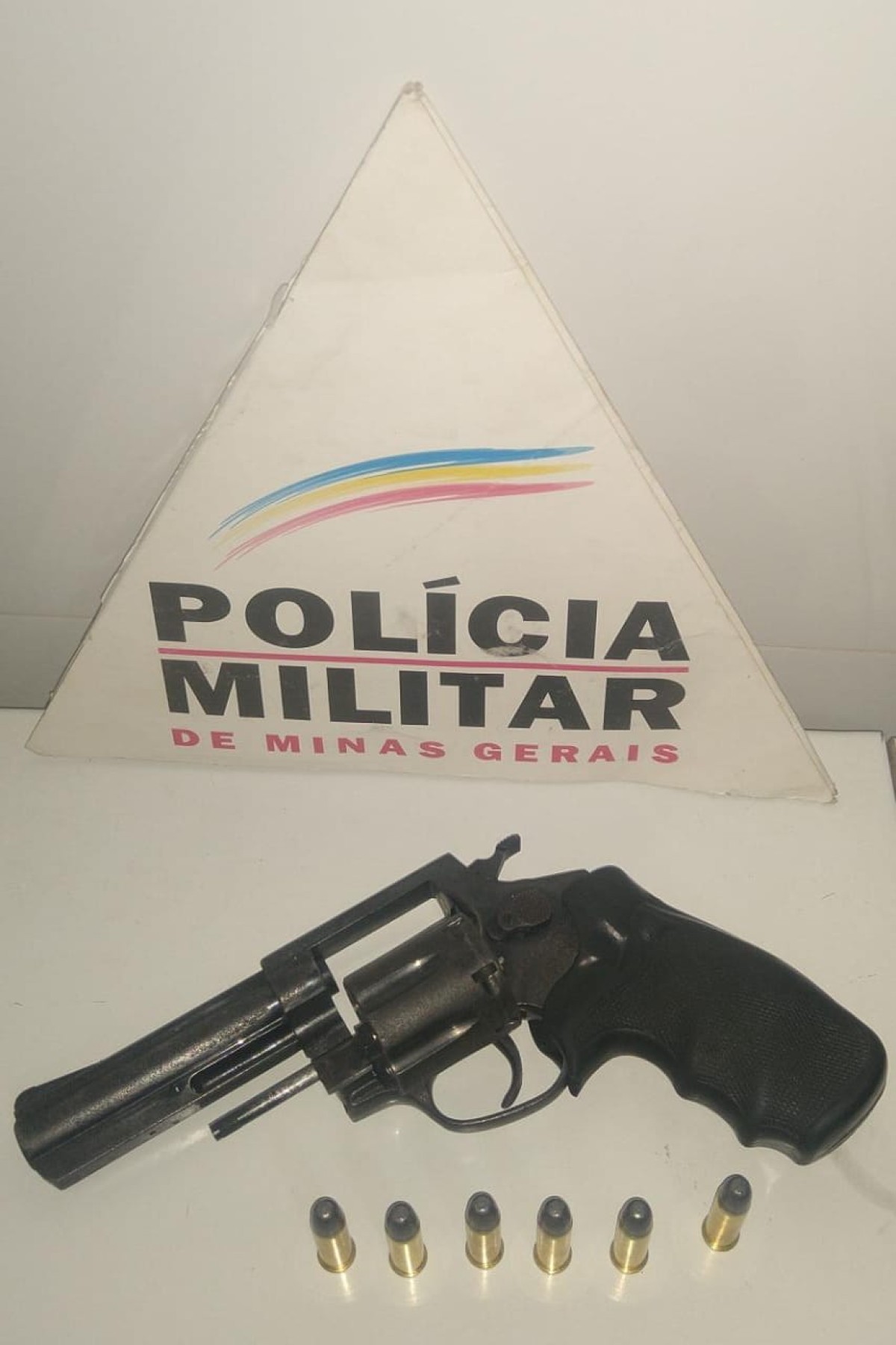 Homem ameaça ex-companheira de morte com arma de fogo em Formiga