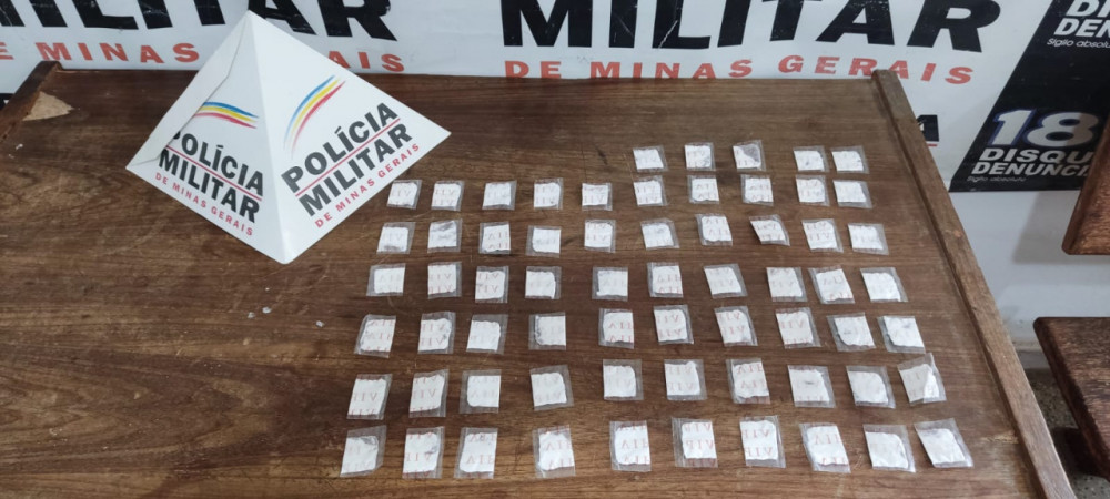 Denúncia leva PM a apreender 65 papelotes de cocaína em Arcos