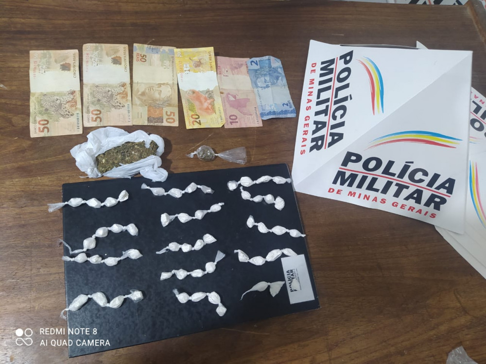 Dois são presos com drogas no centro de Arcos
