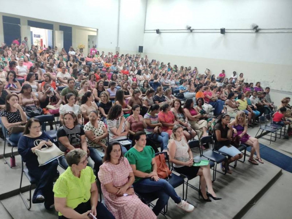 Prefeitura inicia ano letivo com formação para profissionais da Educação e pais