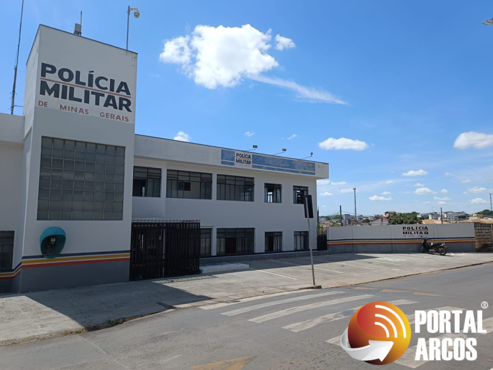 Irmãos são detidos pela PM por tráfico de drogas em Arcos