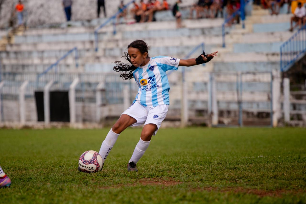 O futuro do Futebol Feminino – Conheça um pouco sobre a história de Sophia, a atleta mirim destaque de Arcos