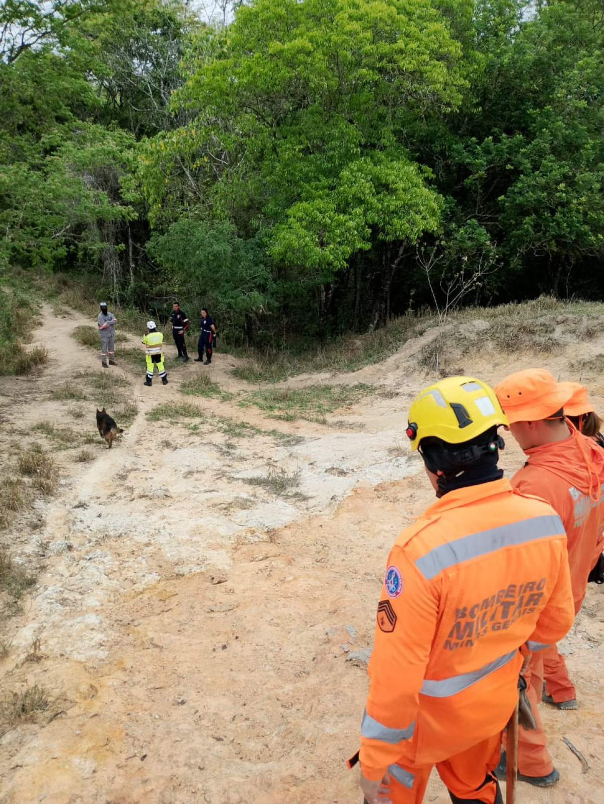 Homem desaparecido é localizado com vida após operação conjunta de buscas em Arcos